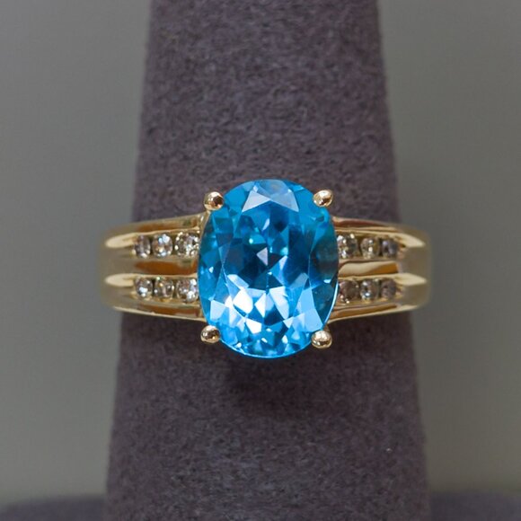 Vintage Jewelry - 14K Yellow Gold Oval Blue Topaz & Diamond Ring Size 8.25